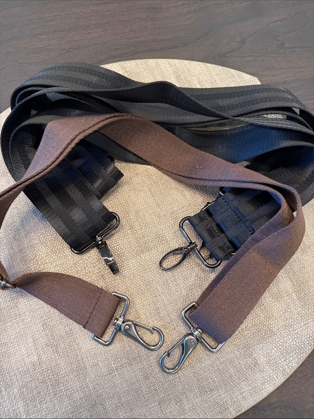 3 asjustible straps